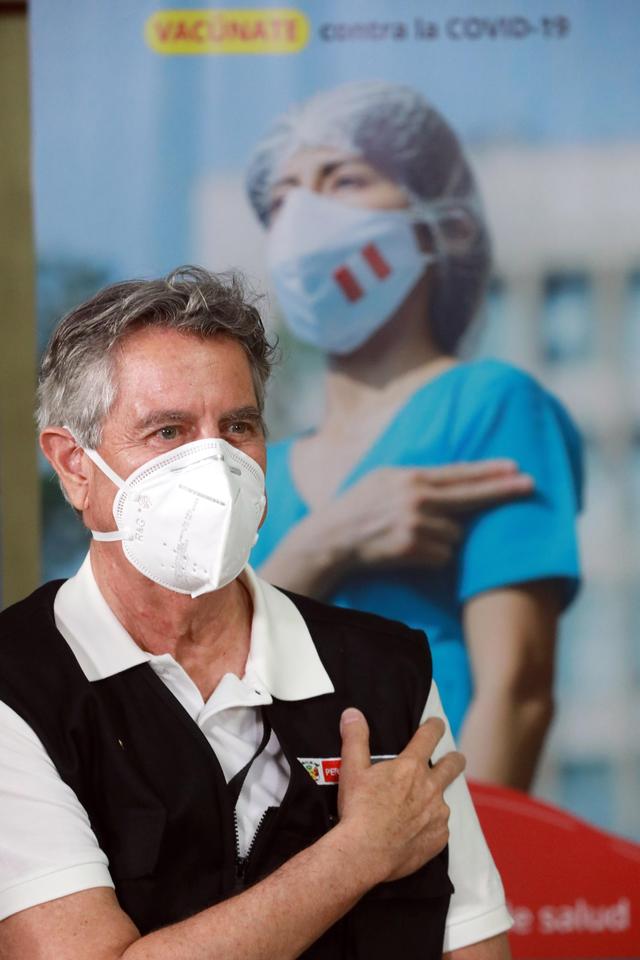 Presidente peruano é inoculado com vacina chinesa Sinopharm