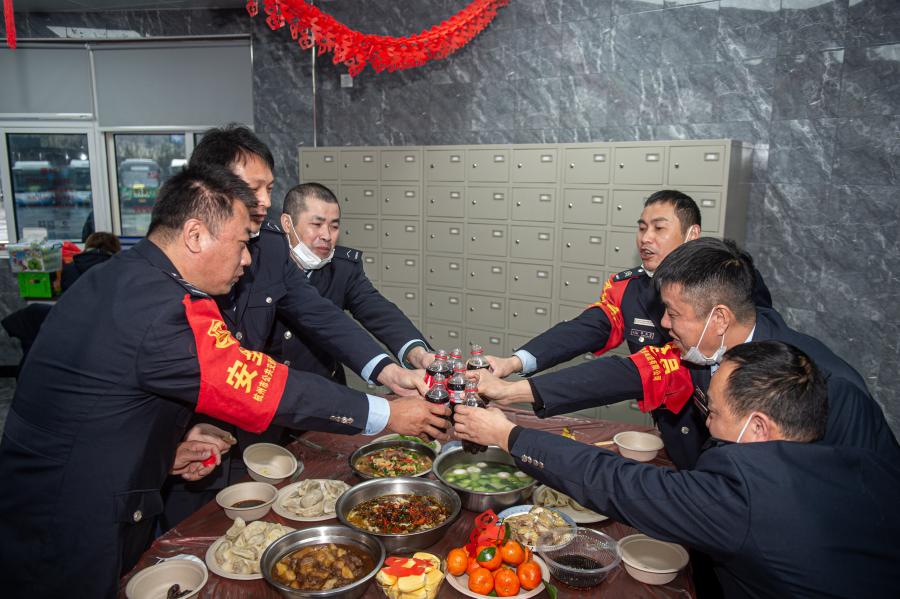 Chineses celebram a Festa da Primavera ao redor do país