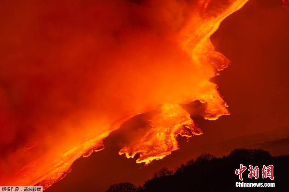 Vulcão Etna entra em erupção na Itália