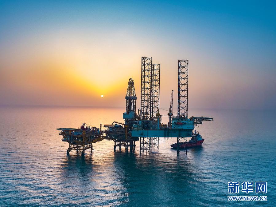 China descobre campo de petróleo e gás no mar Bohai