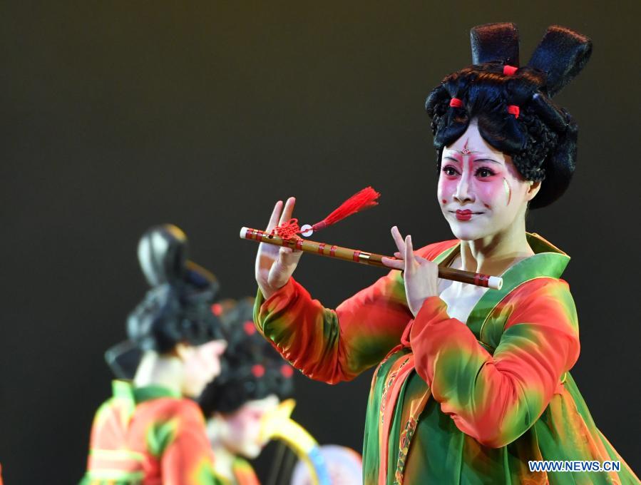 História de dançarinas cujo espetáculo na Gala do Festival da Primavera se tornou viral online