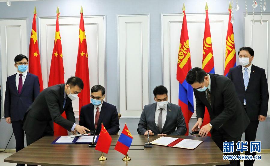 Ministério da Defesa da Mongólia recebe vacina contra COVID-19 doada pela China