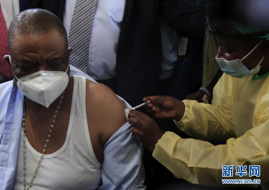 Presidente zimbabuano agradece China pela segunda doação de vacinas contra COVID-19