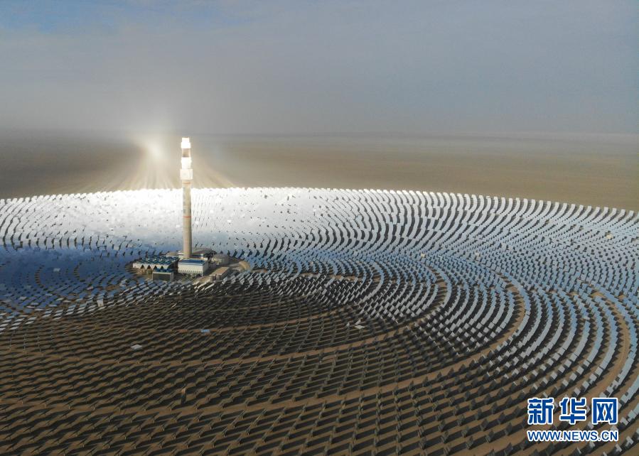 Visita à usina de energia fototérmica de 100 MW em Dunhuang
