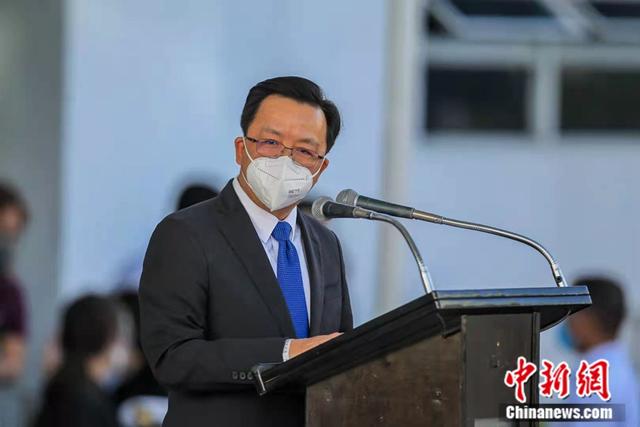 Presidente filipino recebe vacina da China