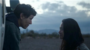 Chloé Zhao marca a história do Prêmio Globo de Ouro: "Melhor" asiático!Zhao é a primeira mulher asiática a ganhar o prêmio de melhor direção, reescrevendo a história do Prêmio Globo de Ouro. " Nomadland " será lançado na China em 23 de abril. 