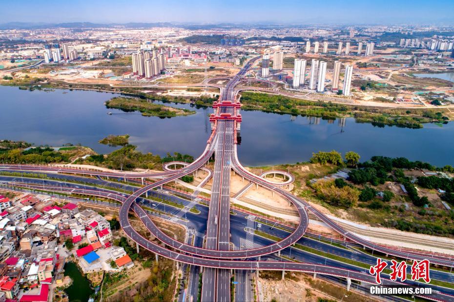 China: Maior ponte coberta do mundo entra em operação