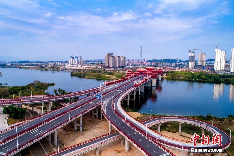 China: Maior ponte coberta do mundo entra em operação