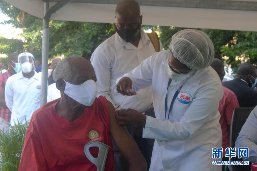Moçambique inicia vacinação do público em geral