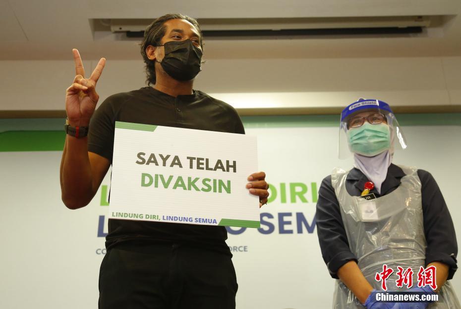 Malásia começa a usar vacina da chinesa Sinovac