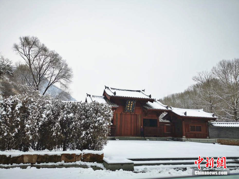 Montanha Wutai apresenta paisagem pitoresca após neve