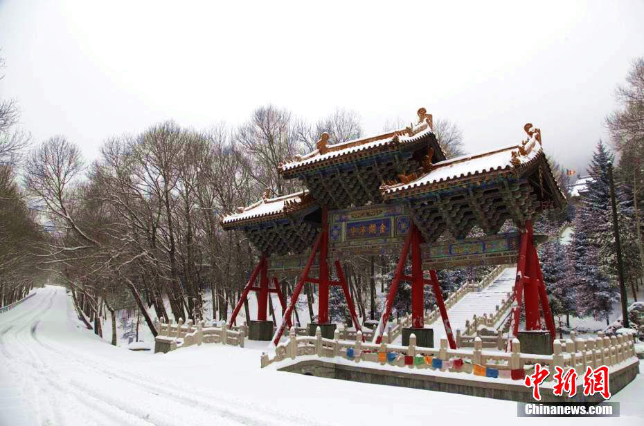 Montanha Wutai apresenta paisagem pitoresca após neve