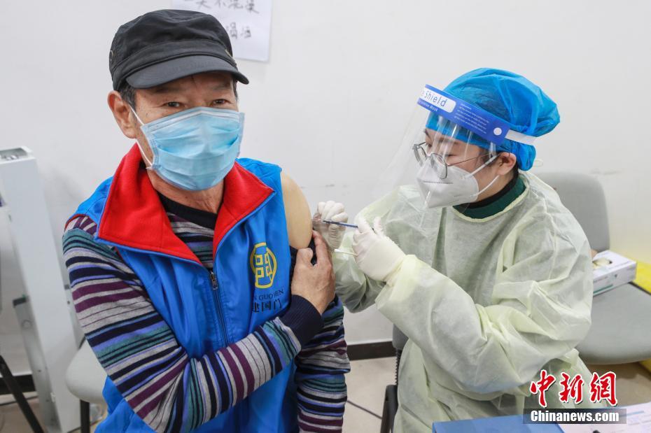 Beijing realiza campanha de vacinação contra Covid-19 para maiores de 60 anos