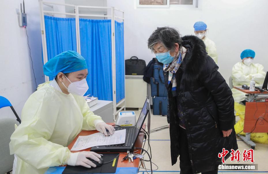 Beijing realiza campanha de vacinação contra Covid-19 para maiores de 60 anos