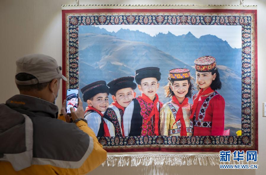 Exposição fotográfica sobre Xinjiang é inaugurada em Beijing