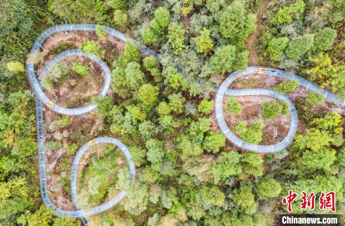 Curso de água para rafting com extensão de mil metros é construído na área de Três Gargantas