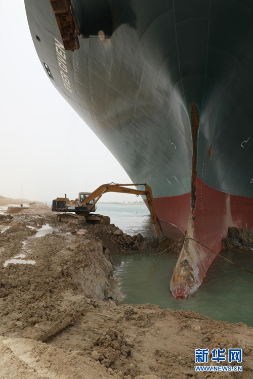 Bloqueio do Canal de Suez pode levar ‘semanas’ até ser desimpedido
