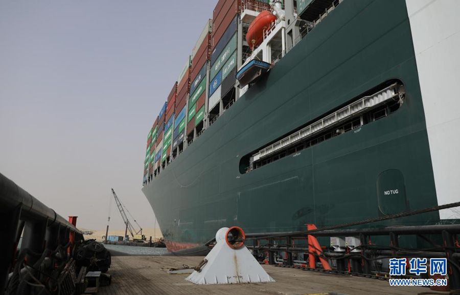 Bloqueio do Canal de Suez pode levar ‘semanas’ até ser desimpedido