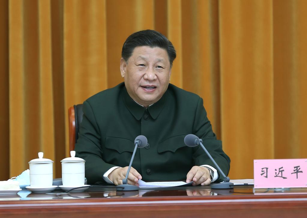 Xi inspeciona corpo da polícia armada em Fujian