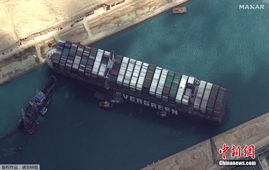 Navios do Canal de Suez podem desviar pela África do Sul