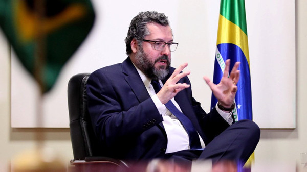 Ministro das Relações Exteriores e ministro da Defesa do Brasil renunciam cargo