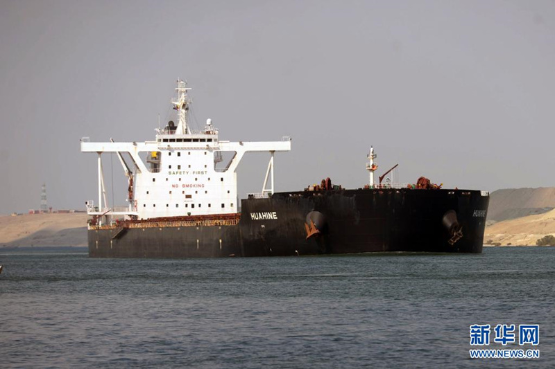 113 navios mercantes passam pelo Canal de Suez 