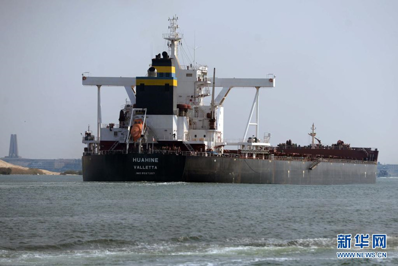 113 navios mercantes passam pelo Canal de Suez 