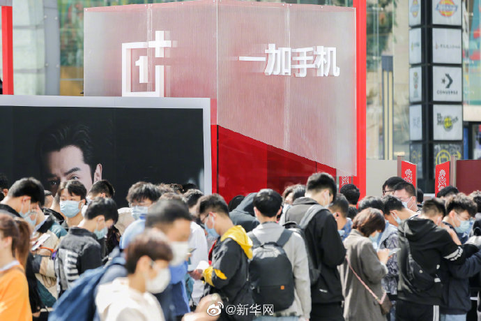 Alta demanda de celular chinês Oneplus provoca aumento nas filas