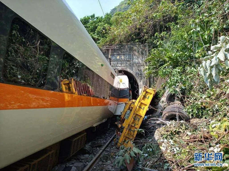 Descarrilamento de trem deixa pelo menos 36 mortos em Taiwan