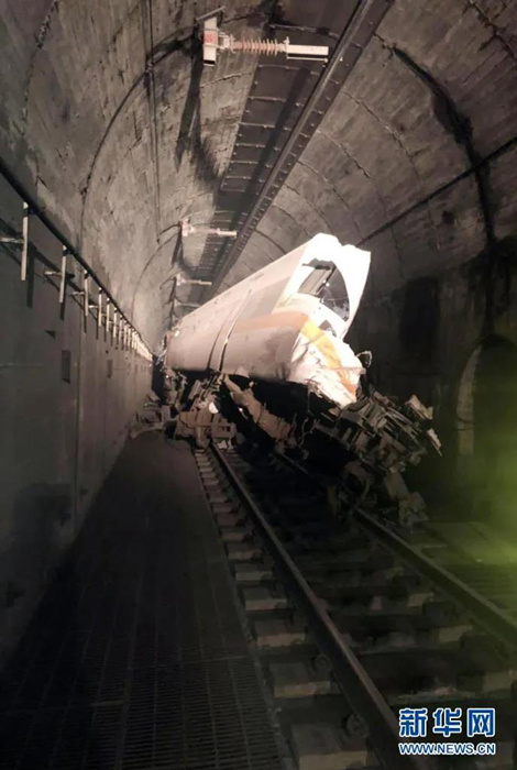 Descarrilamento de trem deixa pelo menos 36 mortos em Taiwan
