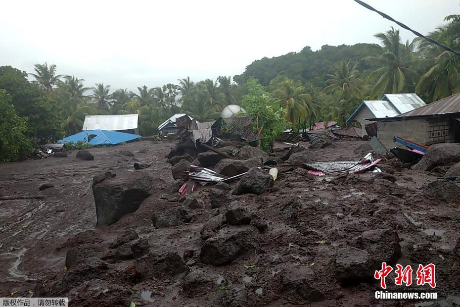 Sobe para 55 número de mortos causados por inundações e deslizamentos de terra no centro da Indonésia