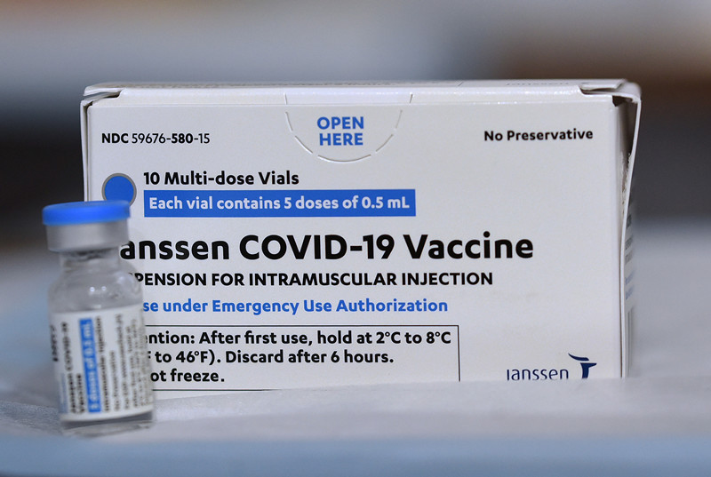 Vários estados dos EUA suspendem vacina da Johnson & Johnson