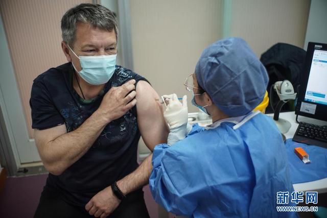 Beijing realiza campanha de vacinação da Covid-19 para estrangeiros