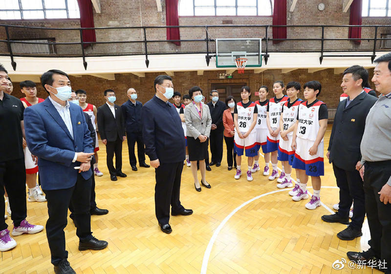 Xi visita Universidade Tsinghua pelo 110º aniversário da instituição