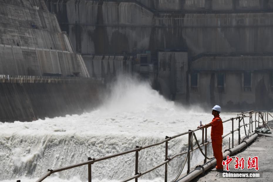 Elevação do armazenamento de água da maior estação hidrelétrica do mundo ultrapassa 716 metros
