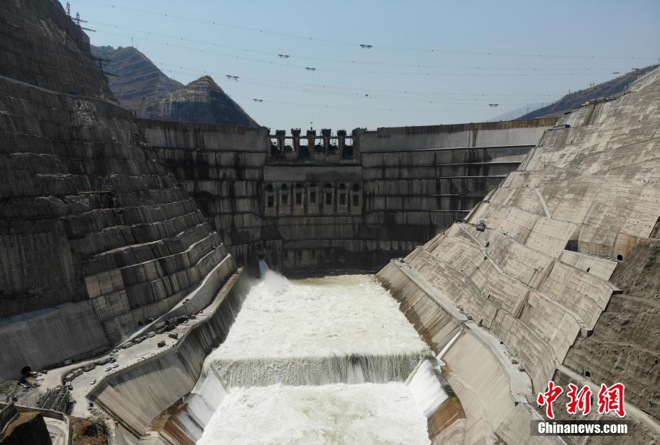 Elevação do armazenamento de água da maior estação hidrelétrica do mundo ultrapassa 716 metros