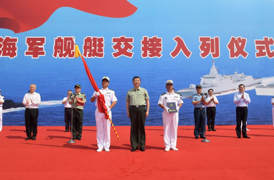 Xi Jinping participa de cerimônia de comissionamento de navios de guerra