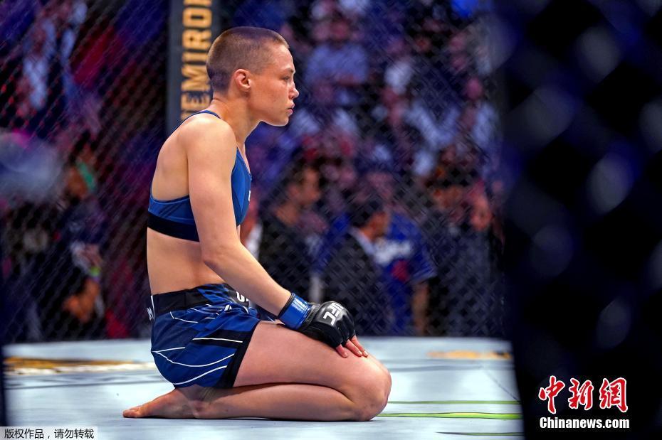 UFC 261: Zhang Weili foi nocauteada por Rose Namajunas e perdeu cinturão