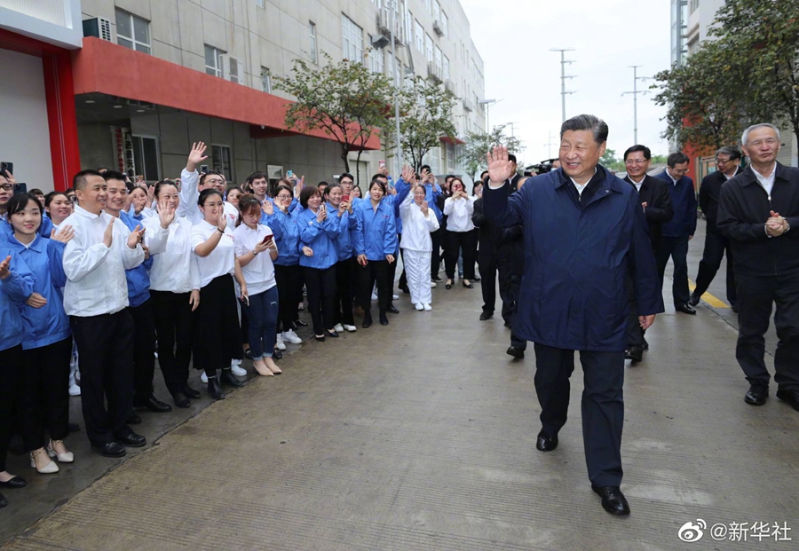 Xi inspeciona cidade de Liuzhou, sul da China

