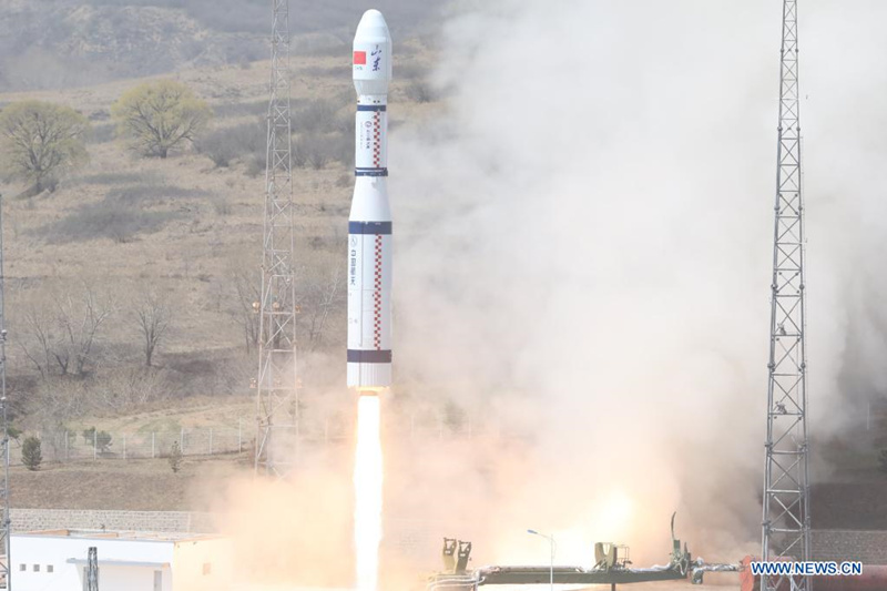 China lança nove satélites comerciais