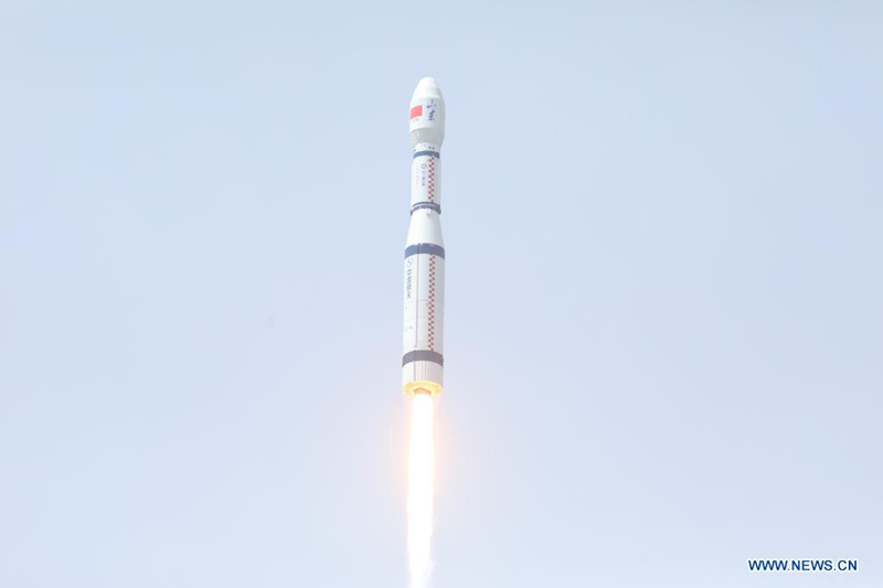 China lança nove satélites comerciais