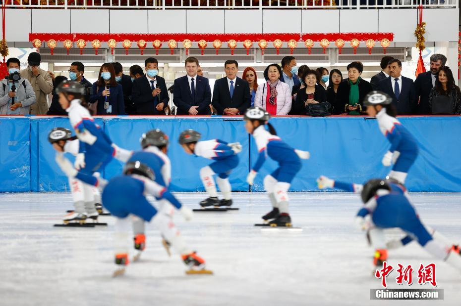 Embaixadores de vários países participam de atividades temáticas dos Jogos Olímpicos de Inverno de Beijing 2022