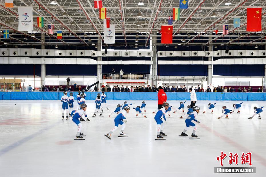 Embaixadores de vários países participam de atividades temáticas dos Jogos Olímpicos de Inverno de Beijing 2022