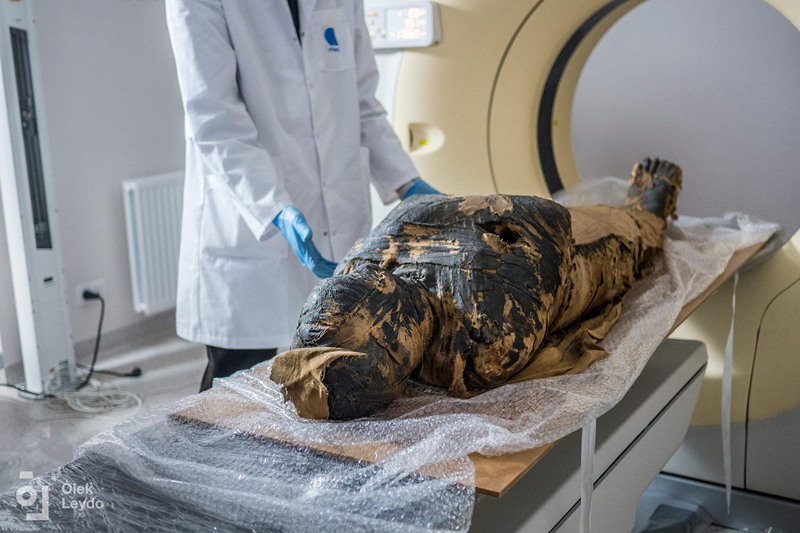 Pesquisadores poloneses descobrem primeira múmia grávida do mundo