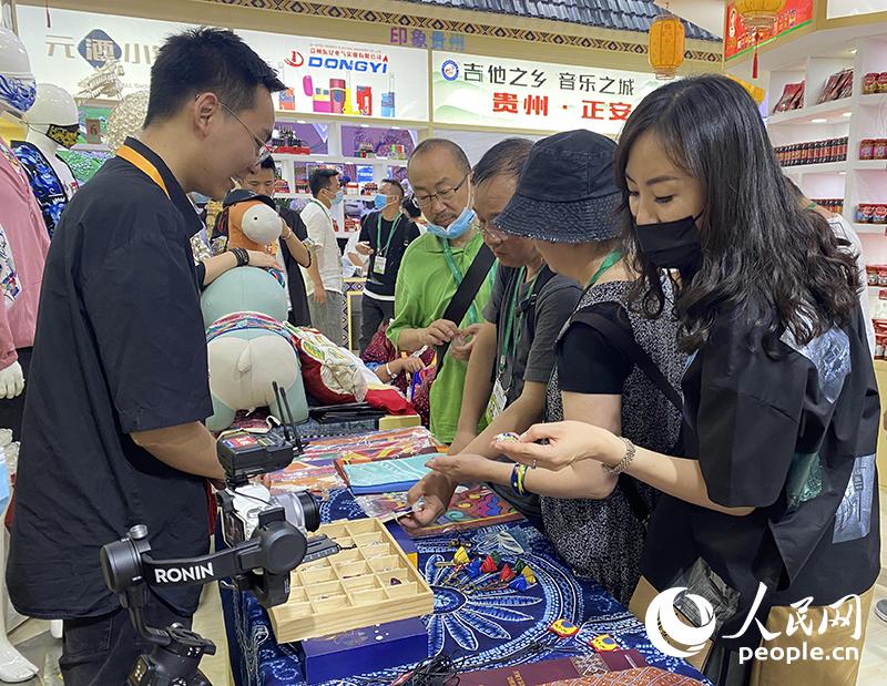 Primeira Expo Internacional de Produtos de Consumo da China se torna plataforma importante de bens de consumo internacionais