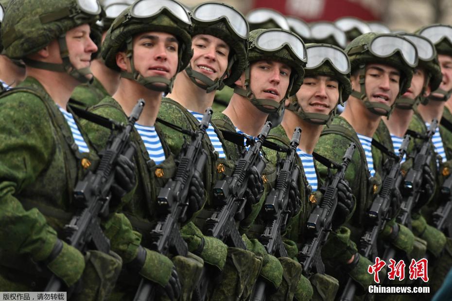 Rússia realiza desfile militar em comemoração do 76º aniversário da vitória da Grande Guerra Patriótica
