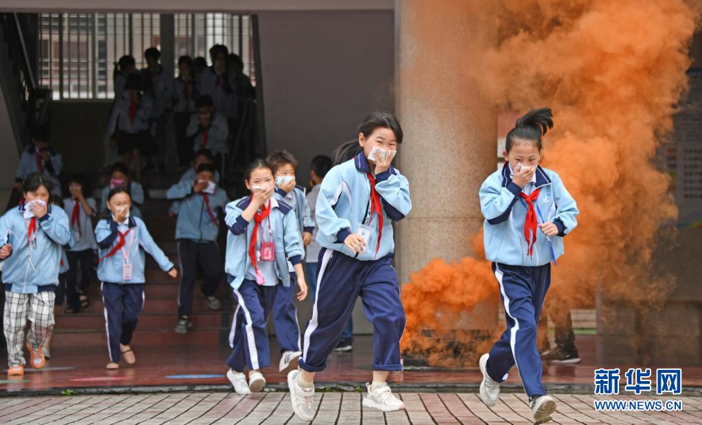 Escolas chinesas realizam atividades sobre prevenção e mitigação de desastres