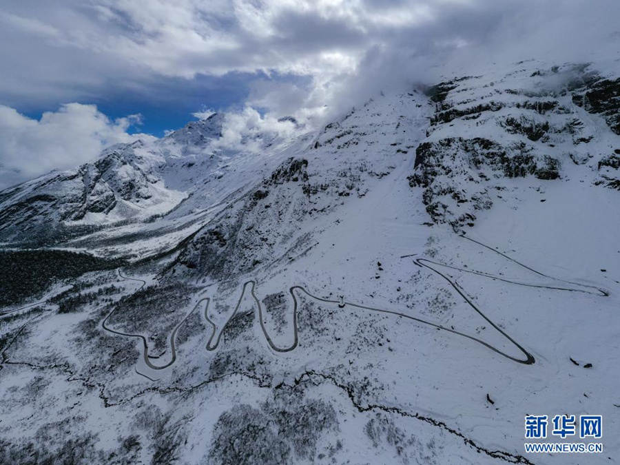 Rodovia através do cânion mais profundo do mundo é concluída no Tibete