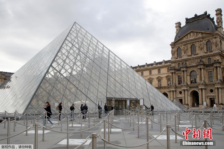 Museu do Louvre reabre ao público  