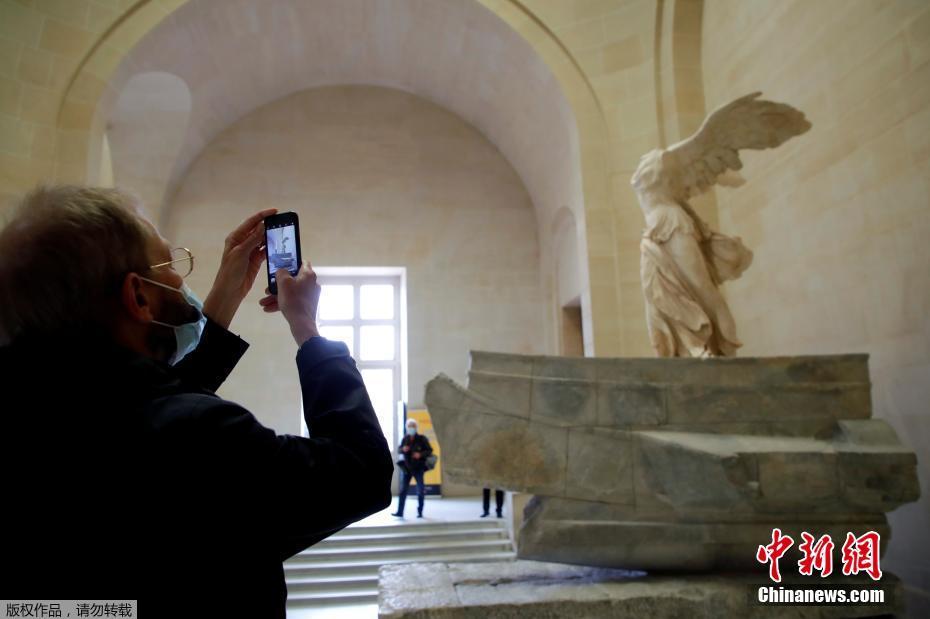 Museu do Louvre reabre ao público  